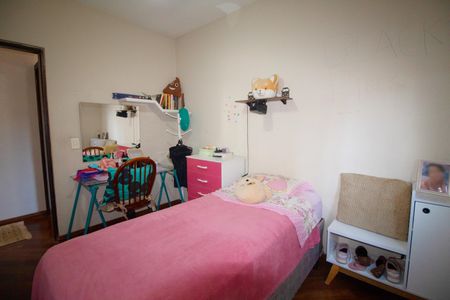 Casa à venda com 216m², 5 quartos e 4 vagasQuarto 2