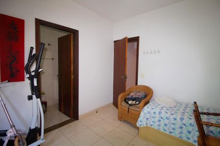 Casa à venda com 216m², 5 quartos e 4 vagasQuarto 5