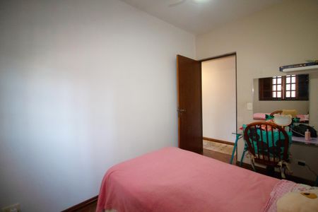 Casa à venda com 216m², 5 quartos e 4 vagasQuarto 2