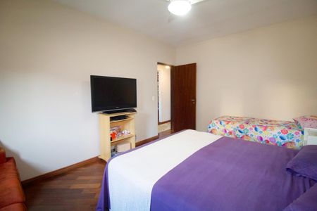 Casa à venda com 216m², 5 quartos e 4 vagasQuarto 4