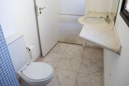 Apartamento para alugar com 200m², 3 quartos e 3 vagasBanheiro da Suíte 2