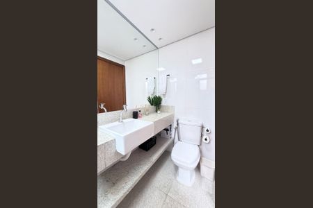 Apartamento à venda com 55m², 2 quartos e sem vagaBanheiro da Suíte