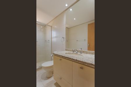 Apartamento à venda com 74m², 2 quartos e 2 vagasBanheiro da Suíte