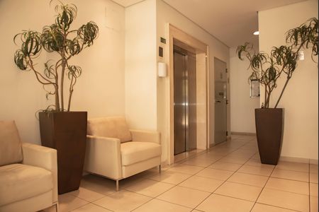 Apartamento à venda com 63m², 2 quartos e 2 vagasHall social