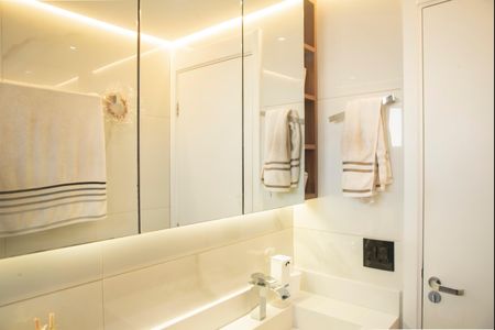 Apartamento à venda com 63m², 2 quartos e 2 vagasBanheiro da Suíte