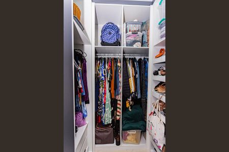 Casa à venda com 135m², 3 quartos e 4 vagasCloset suite 1