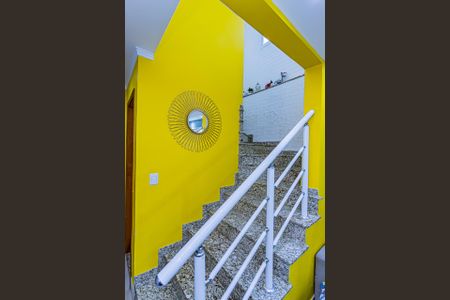 Casa à venda com 135m², 3 quartos e 4 vagasEscada