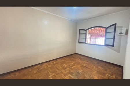 Casa à venda com 177m², 4 quartos e 2 vagasQuarto 1