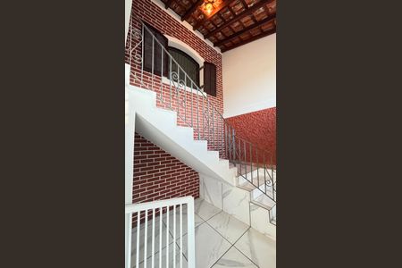 Casa à venda com 177m², 4 quartos e 2 vagasEscada