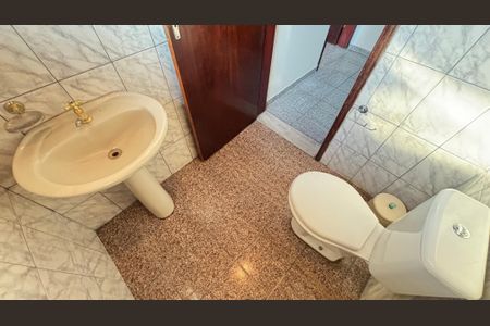 Casa à venda com 177m², 4 quartos e 2 vagasBanheiro de Serviço