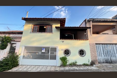 Casa à venda com 177m², 4 quartos e 2 vagasFachada