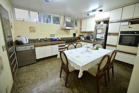 Casa para alugar com 400m², 5 quartos e 4 vagasCozinha