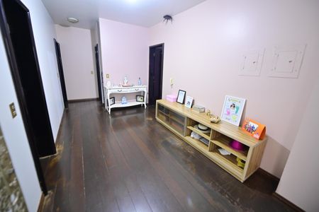 Casa para alugar com 400m², 5 quartos e 4 vagasHall