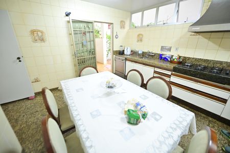 Casa para alugar com 400m², 5 quartos e 4 vagasCozinha