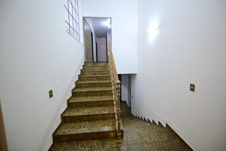 Casa para alugar com 400m², 5 quartos e 4 vagasEscada