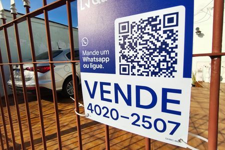 Casa à venda com 260m², 2 quartos e 4 vagasPLACA INSTALADA NA FACHADA