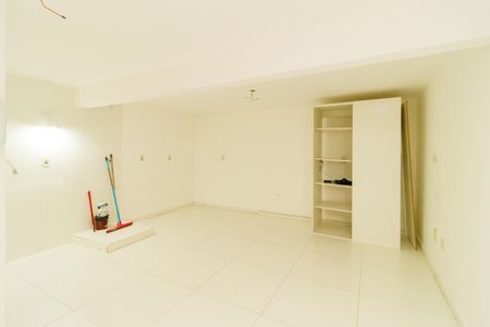 Apartamento à venda com 98m², 2 quartos e sem vaga Apartamento à venda com 98m², 2 quartos e sem vagaQuarto / Escritório