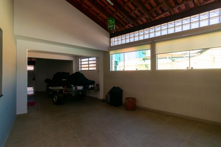 Casa à venda com 100m², 2 quartos e 4 vagasGaragem