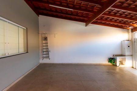 Casa à venda com 100m², 2 quartos e 4 vagasGaragem