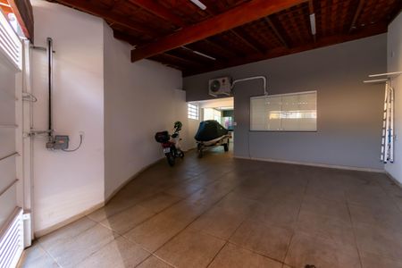 Casa à venda com 100m², 2 quartos e 4 vagasGaragem