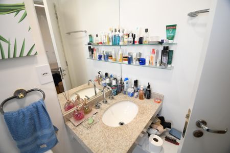 Apartamento à venda com 108m², 3 quartos e 2 vagasBanheiro da Suíte 1