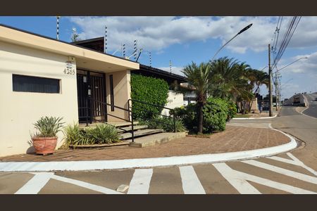 Casa de condomínio para alugar com 186m², 3 quartos e 2 vagas Casa de condomínio para alugar com 186m², 3 quartos e 2 vagasFachada e Portaria