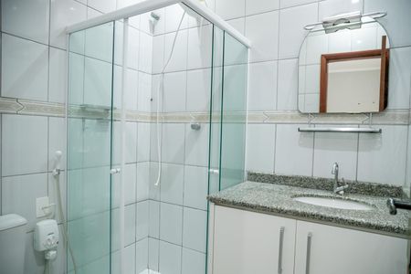 Casa de condomínio para alugar com 186m², 3 quartos e 2 vagas Casa de condomínio para alugar com 186m², 3 quartos e 2 vagasBanheiro da Suíte