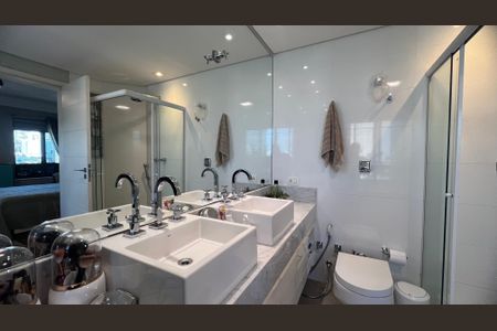 Apartamento à venda com 280m², 4 quartos e 4 vagasBanheiro da Suíte 3
