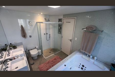 Apartamento à venda com 280m², 4 quartos e 4 vagasBanheiro da Suíte 3