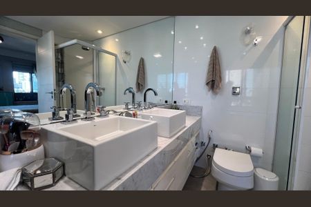 Apartamento à venda com 280m², 4 quartos e 4 vagasBanheiro da Suíte 3