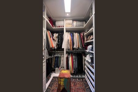 Apartamento à venda com 280m², 4 quartos e 4 vagasCloset da suíte 3