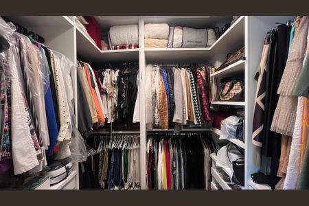 Apartamento à venda com 280m², 4 quartos e 4 vagasCloset da suíte 3