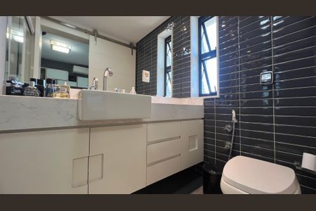 Apartamento à venda com 280m², 4 quartos e 4 vagasBanheiro da Suíte 2