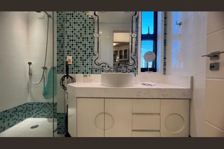 Apartamento à venda com 280m², 4 quartos e 4 vagasBanheiro da Suíte 1