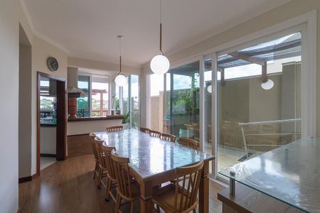 Casa de condomínio à venda com 300m², 4 quartos e 6 vagasEspaço gourmet