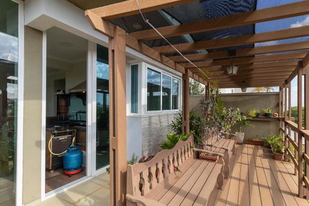 Casa de condomínio à venda com 300m², 4 quartos e 6 vagasVaranda com pergolado