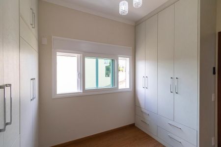 Casa de condomínio à venda com 300m², 4 quartos e 6 vagasQuarto 2