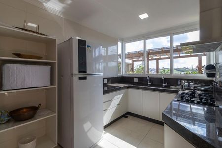 Casa de condomínio à venda com 300m², 4 quartos e 6 vagasCozinha 2