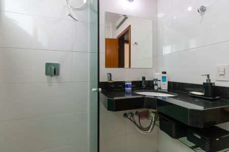 Casa de condomínio à venda com 300m², 4 quartos e 6 vagasBanheiro social 2