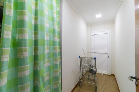 Casa de condomínio à venda com 300m², 4 quartos e 6 vagasQuarto de apoio