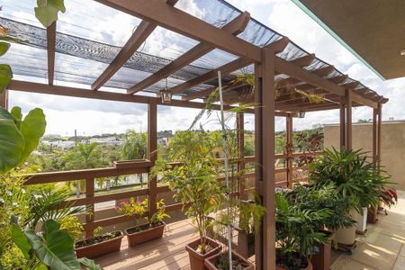 Casa de condomínio à venda com 300m², 4 quartos e 6 vagasVaranda com pergolado