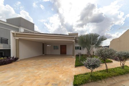 Casa de condomínio à venda com 300m², 4 quartos e 6 vagasFachada