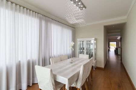 Casa de condomínio à venda com 300m², 4 quartos e 6 vagasCopa