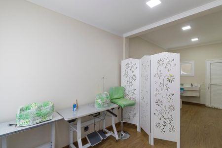 Casa de condomínio à venda com 300m², 4 quartos e 6 vagasSala de TV