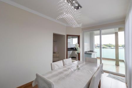 Casa de condomínio à venda com 300m², 4 quartos e 6 vagasCopa