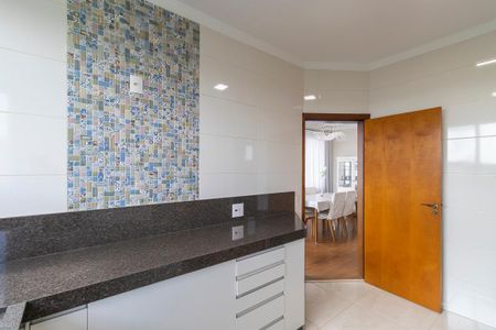 Casa de condomínio à venda com 300m², 4 quartos e 6 vagasCozinha 1