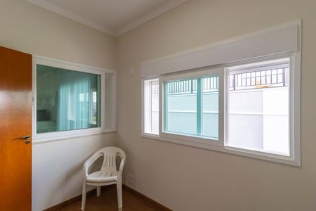 Casa de condomínio à venda com 300m², 4 quartos e 6 vagasEscritório