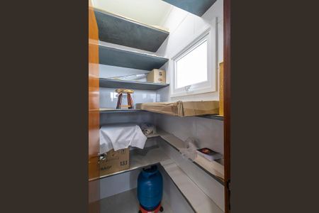 Casa de condomínio à venda com 300m², 4 quartos e 6 vagasDispensa 1