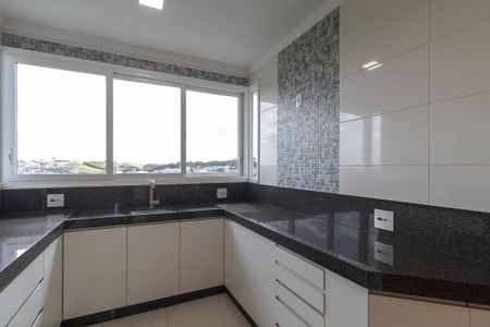 Casa de condomínio à venda com 300m², 4 quartos e 6 vagasCozinha 1