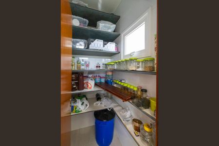 Casa de condomínio à venda com 300m², 4 quartos e 6 vagasDispensa 2